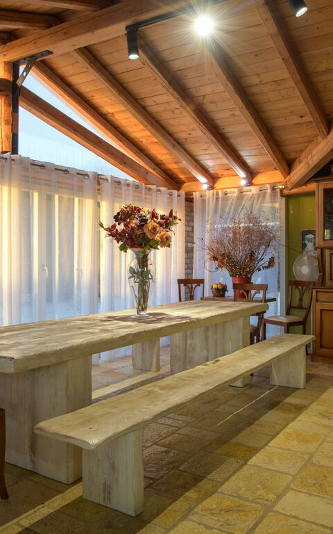 Villa Irida: Keuken, Lunchroom, Woonkamer
