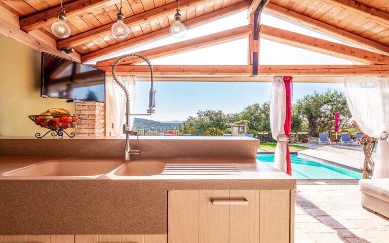 Villa Irida: Balkon / terras / patio