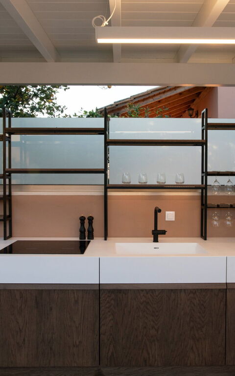 Villa Eleas Ikos: Balkon / terras / patio, Buitenkanten, Buitenshuis