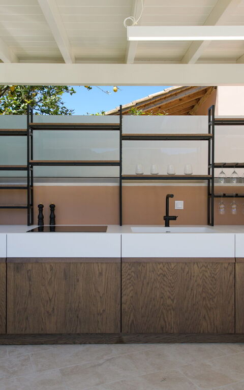 Villa Eleas Ikos: Balkon / terras / patio, Buitenkanten, Buitenshuis