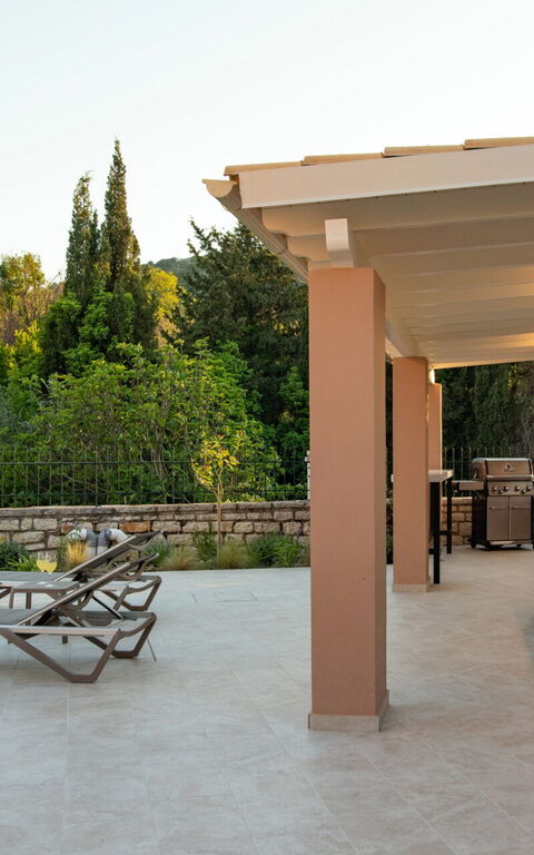 Villa Eleas Ikos: Balkon / terras / patio, Buitenkanten, Buitenshuis, zwembad