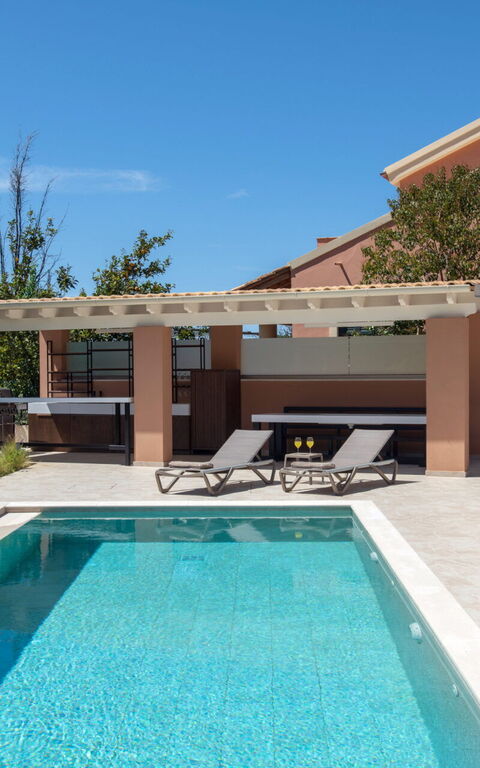 Villa Eleas Ikos: Buitenkanten, Buitenshuis, zwembad