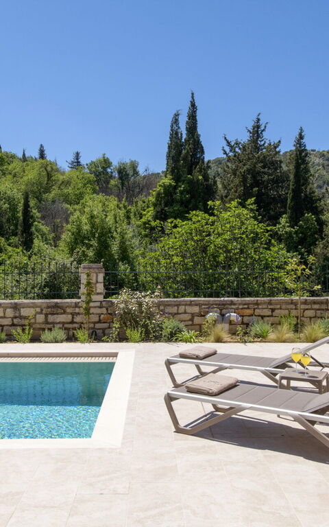 Villa Eleas Ikos: Buitenkanten, Buitenshuis, zwembad