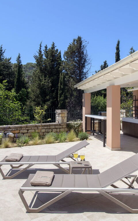 Villa Eleas Ikos: Buitenkanten, Buitenshuis, zwembad