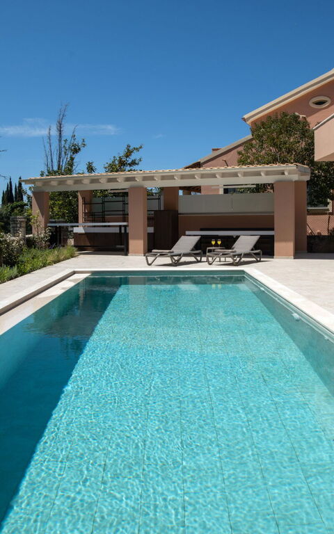 Villa Eleas Ikos: Buitenkanten, Buitenshuis, zwembad