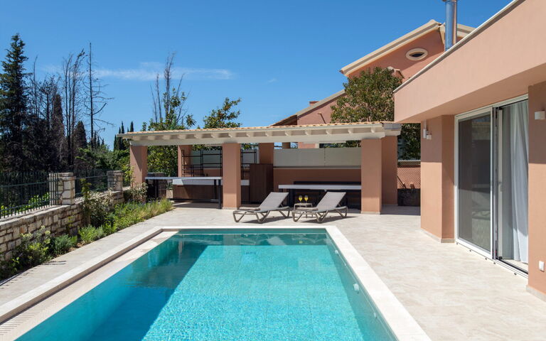 Villa Eleas Ikos: Buitenkanten, Buitenshuis, zwembad