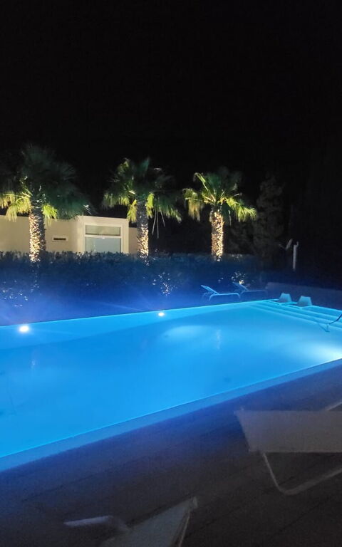 Villa Pizzolungo: Buitenkanten, Buitenshuis, zwembad