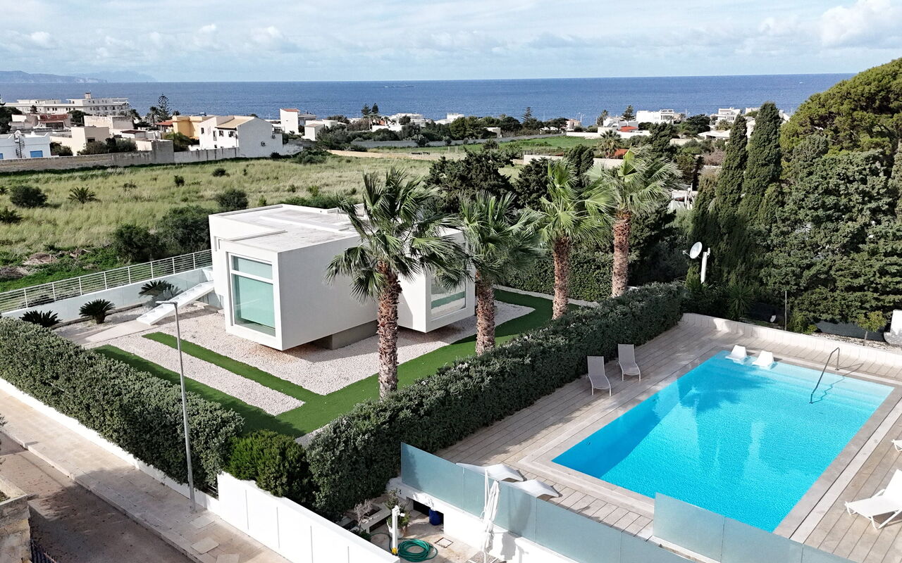 Villa Pizzolungo: Buitenshuis, Keer bekeken, zwembad