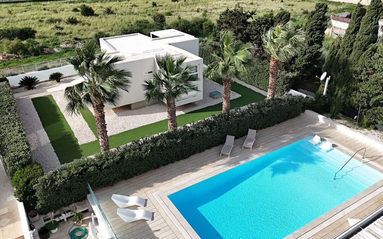 Villa Pizzolungo: Buitenshuis, Keer bekeken, Tuin, zwembad