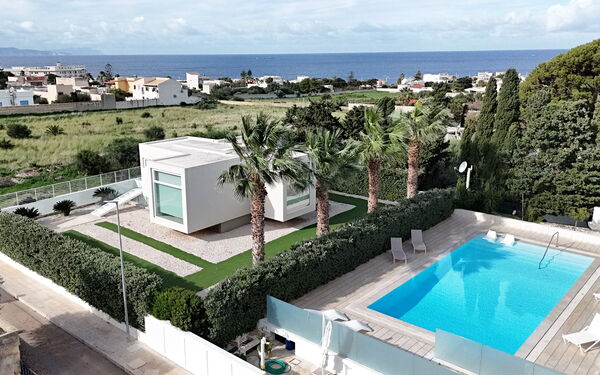 Villa Pizzolungo: Buitenshuis, Keer bekeken, zwembad