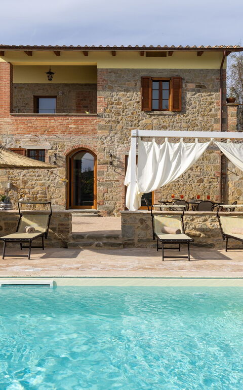 Villa Anna: Buitenkanten, Buitenshuis