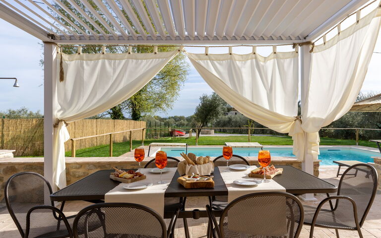 Villa Anna: Balkon / terras / patio, Buitenshuis, Tuin, zwembad