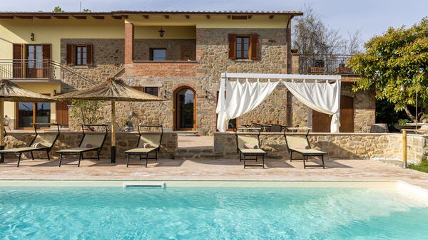 Villa Anna: Buitenkanten, Buitenshuis