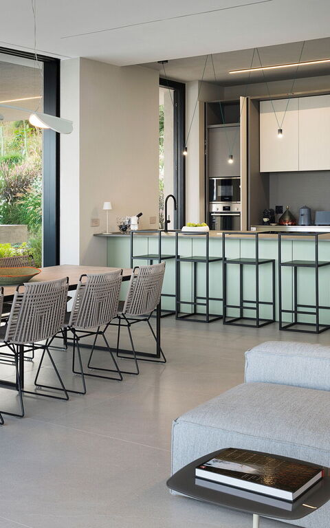 Villa Calypso: Keuken, Lunchroom, Woonkamer