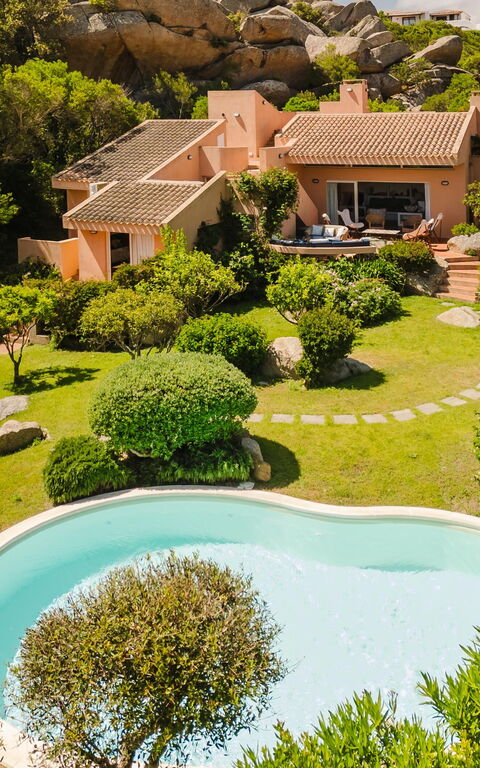 Villa Cala Serena: Buitenkanten, Buitenshuis