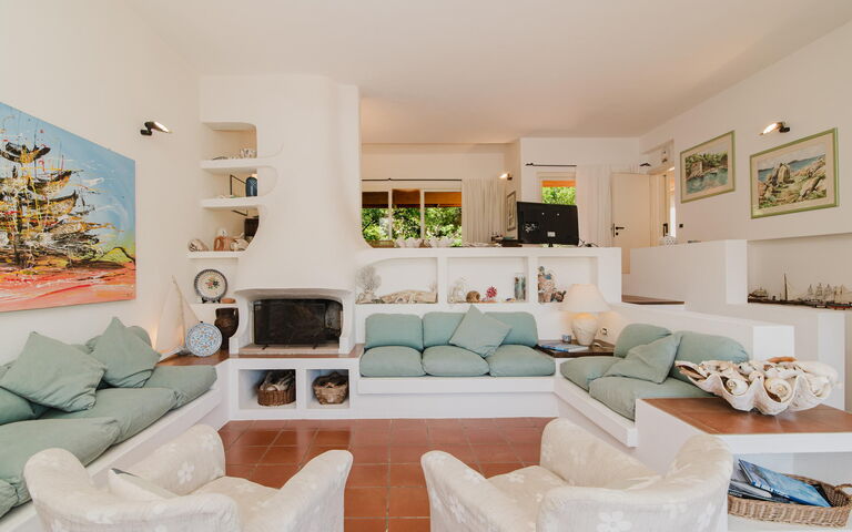 Villa Cala Serena: Woonkamer