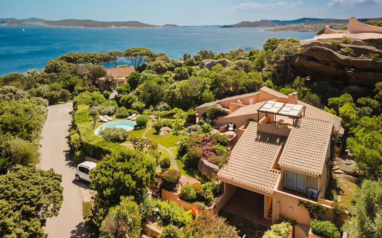 Villa Cala Serena: Buitenkanten, Buitenshuis, Keer bekeken