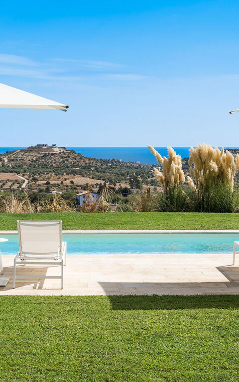 Villa Petite Afrique: Buitenkanten, Buitenshuis, Tuin, zwembad