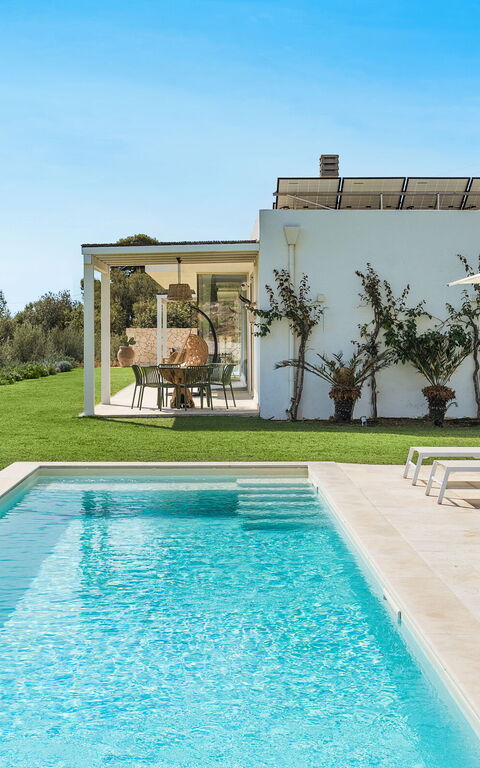 Villa Petite Afrique: Buitenkanten, Buitenshuis, zwembad