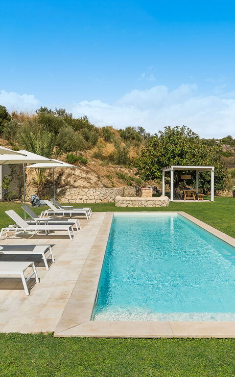 Villa Petite Afrique: Buitenkanten, Buitenshuis, Tuin, zwembad