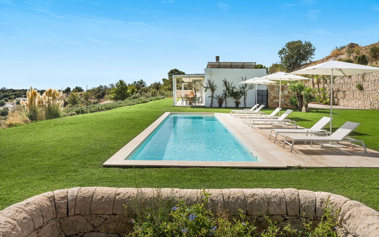 Villa Petite Afrique: Buitenkanten, Buitenshuis, Tuin, zwembad