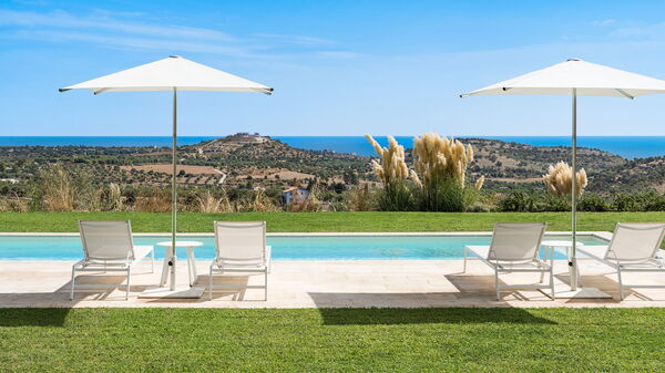 Villa Petite Afrique: Buitenkanten, Buitenshuis, Tuin, zwembad