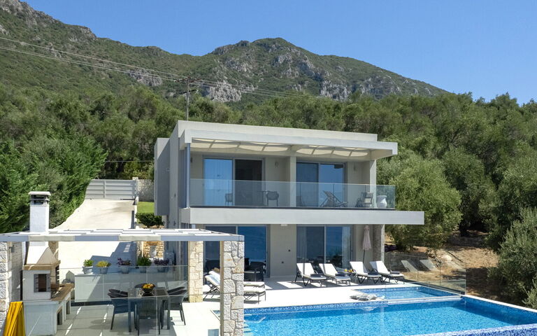 Villa Alkyoni: Buitenshuis, Keer bekeken, Tuin, zwembad