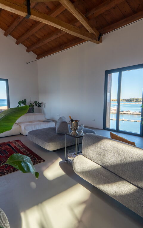 Punta Marina Luxury House: Woonkamer