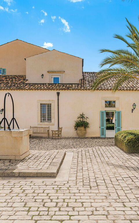 Domus Olivae: Balkon / terras / patio, Buitenkanten, Buitenshuis