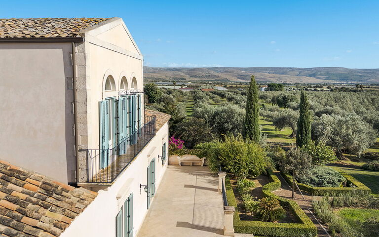 Domus Olivae: Balkon / terras / patio, Buitenkanten, Buitenshuis, Keer bekeken, Tuin