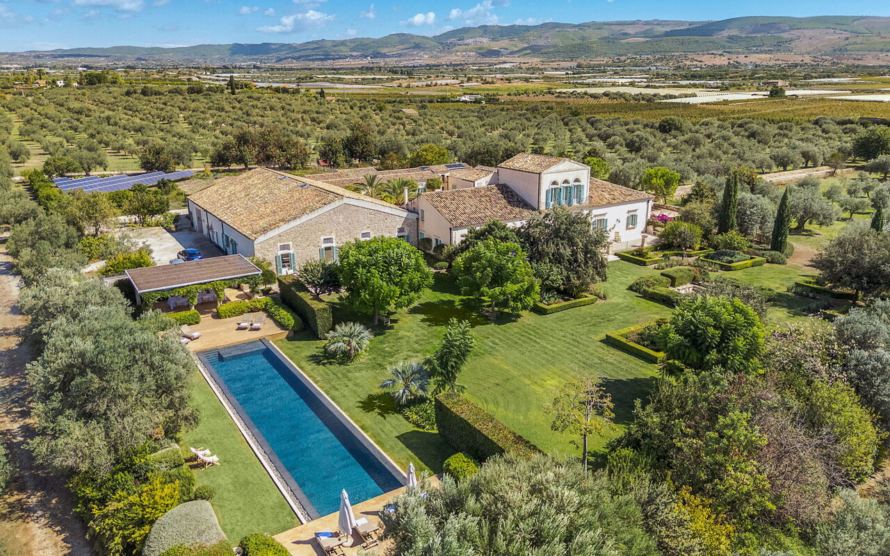 Domus Olivae: Buitenkanten, Buitenshuis, Keer bekeken, Tuin, zwembad