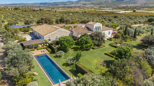 Domus Olivae: Buitenkanten, Buitenshuis, Keer bekeken, Tuin, zwembad