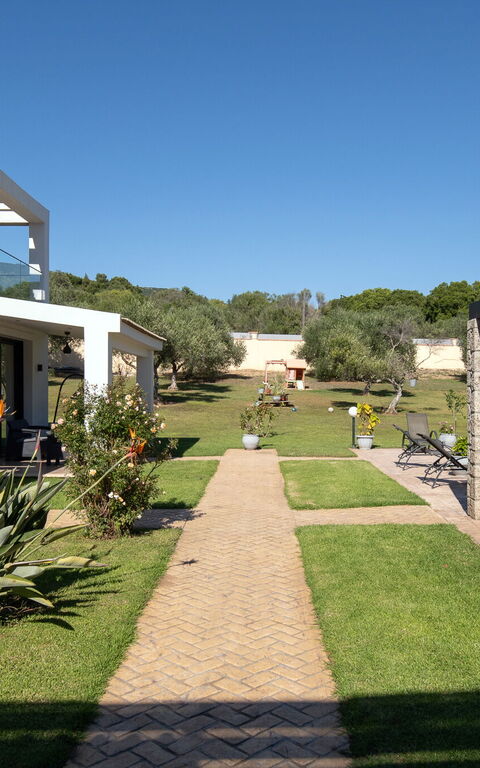 Villa Melitti: Buitenkanten, Buitenshuis, Tuin