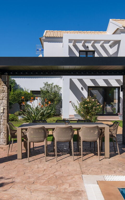 Villa Melitti: Buitenkanten, Buitenshuis, Tuin