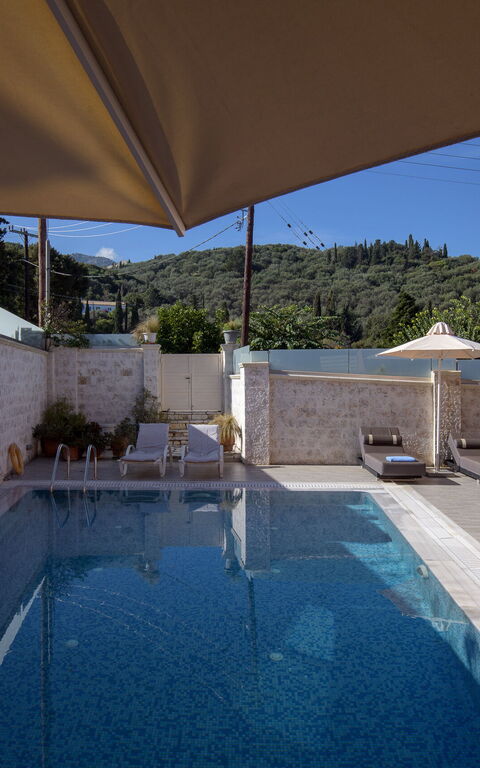 Doctor'S House: Buitenkanten, Buitenshuis, zwembad