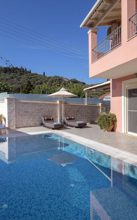 Doctor'S House: Buitenkanten, Buitenshuis, zwembad