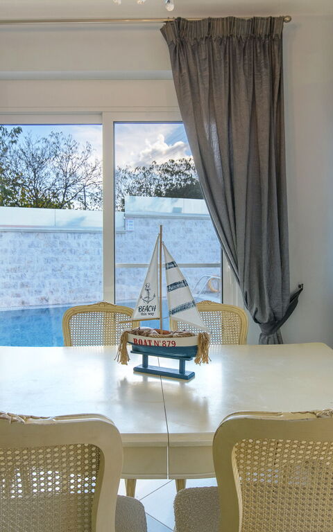 Doctor'S House: Lunchroom