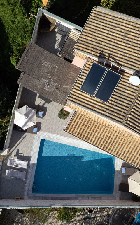 Doctor'S House: Keer bekeken, zwembad