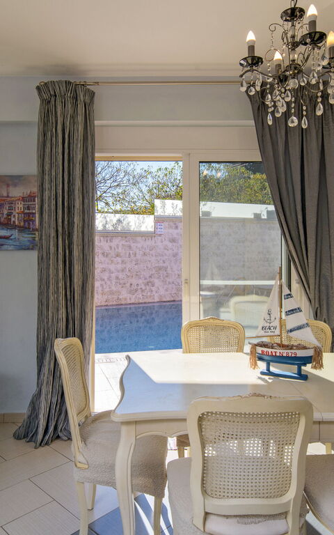 Doctor'S House: Lunchroom