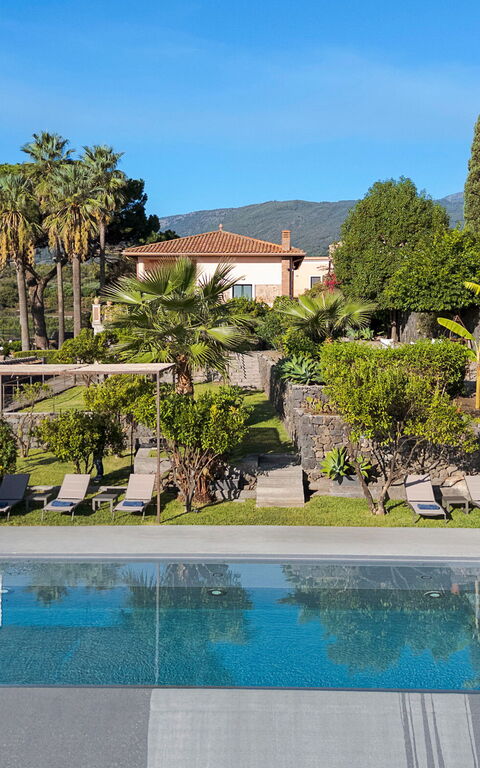 Villa Agrume: Buitenkanten, Buitenshuis