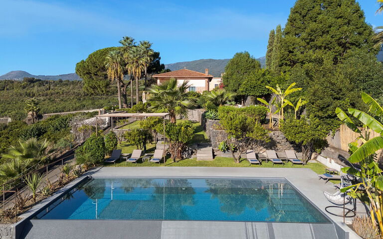 Villa Agrume: Buitenkanten, Buitenshuis