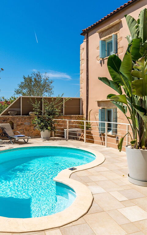 Villa Cava: Buitenkanten, Buitenshuis, zwembad