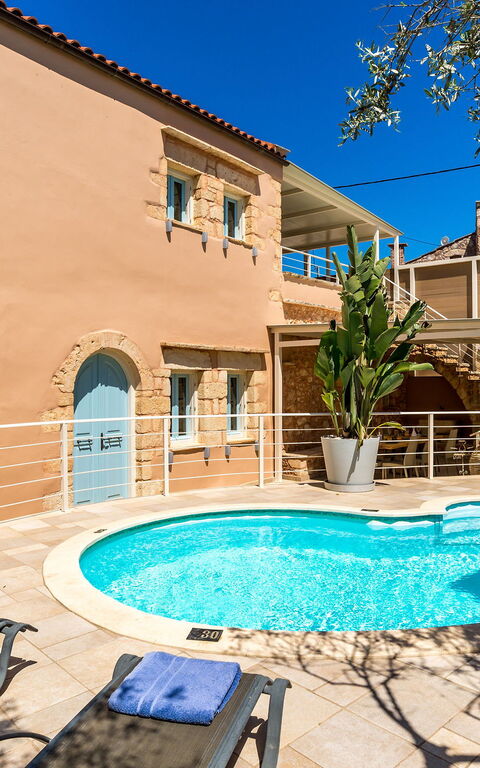 Villa Cava: Buitenkanten, Buitenshuis, zwembad