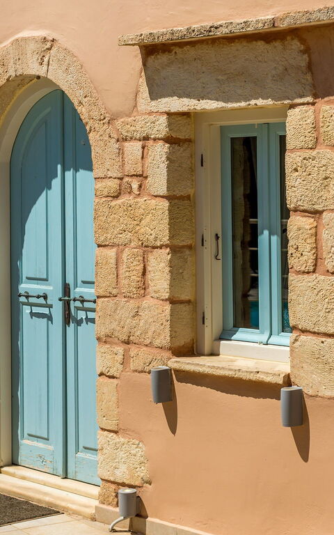 Villa Cava: Buitenkanten, Buitenshuis