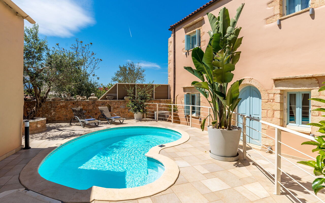 Villa Cava: Buitenkanten, Buitenshuis, zwembad