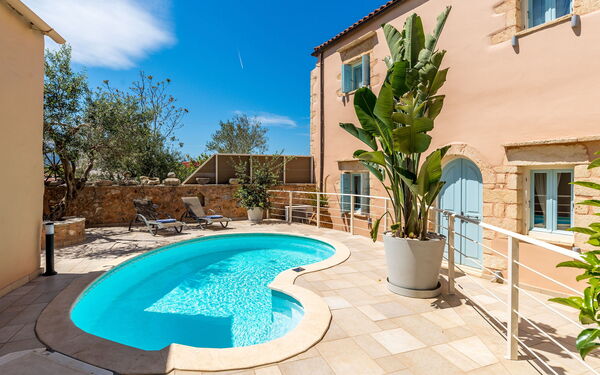 Villa Cava: Buitenkanten, Buitenshuis, zwembad