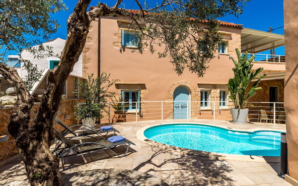 Villa Cava: Buitenkanten, Buitenshuis, zwembad