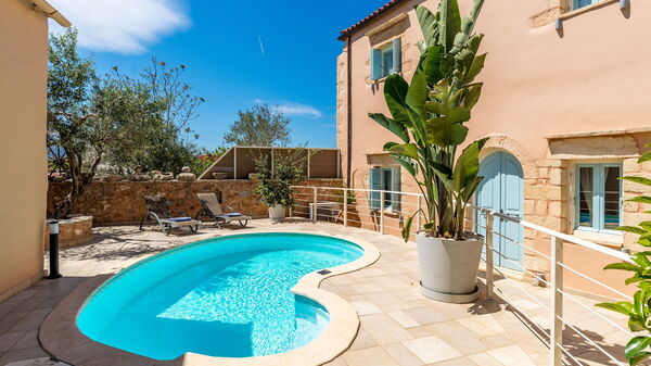 Villa Cava: Buitenkanten, Buitenshuis, zwembad