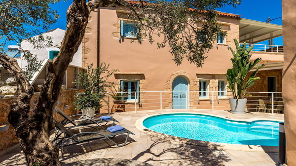 Villa Cava: Buitenkanten, Buitenshuis, zwembad