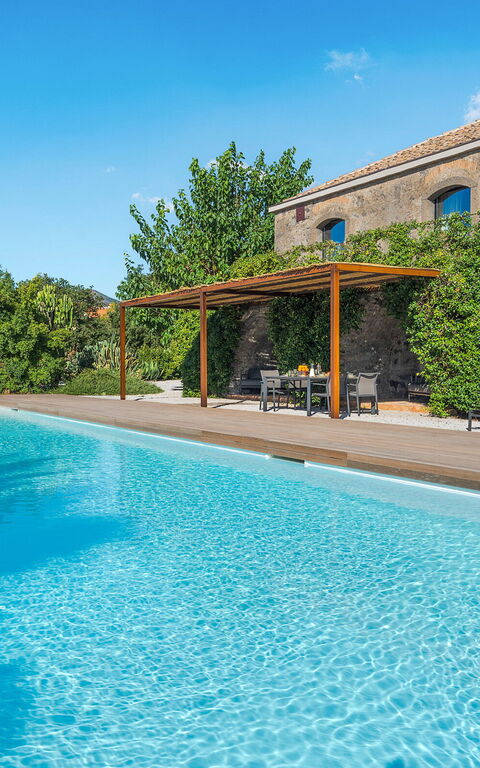 Muna Retreat: Buitenkanten, Buitenshuis, zwembad